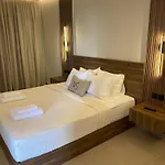 Vasilas Luxury & Hotel *