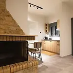 Vasilas Luxury & Hotel *