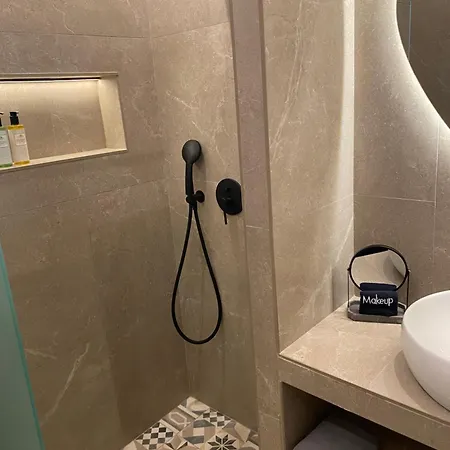 Vasilas Luxury & Hotel *